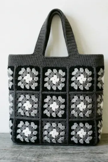 Monochrome Gray Granny Square Bag Free Crochet Pattern